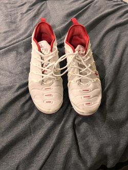 White/red Vapormax Plus