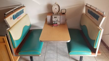The Castaway, Mobil, Al