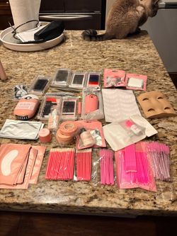 Eyelash tech supplies new