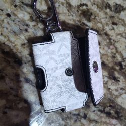 Michael Kors MK Expandable Airpod Earbud Case