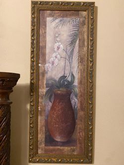 Wall art pictures of flowers in vases