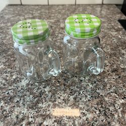2-Piece Gingham Salt & Pepper Shakers 