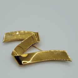 Vintage Monet Brooch Ribbon Abstract Simple Gold Tone Womens Fashion Jewelry 