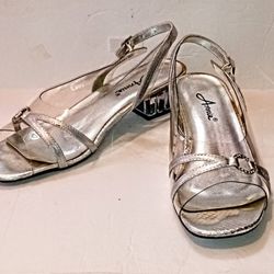 REDUCE Ladies Shoes Size 9ww