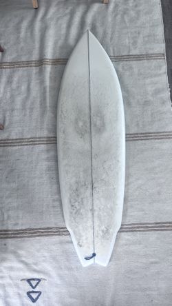 Twin Fin Shortboard Surfboard 5’5”