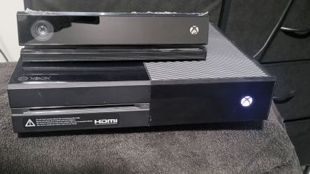 Xbox One console bundle with Kinect and Elgato Hd60