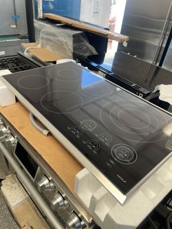 Electric 30” Inch Wolf Cooktop Perfectly Working. Good Condition 