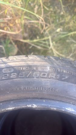 Four youth tires used tires, 225/50 hours 17