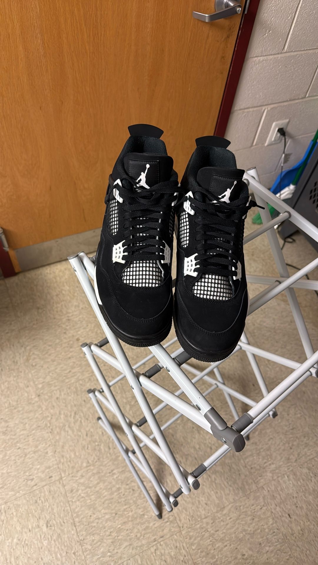 $275 Sz13 Air Jordan 4 White Thunder Lightly Worn (2025 Release)