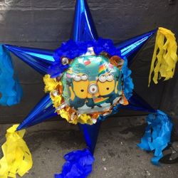 Minions star piñata