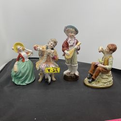 4 VNTG Figurines