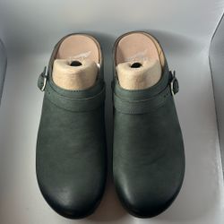 New Dansko Berry Burnished Nubuck Green Size US 11.5-12
