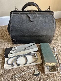 Antique Medical Bag w/ miscellaneous medical/vet supplies.
