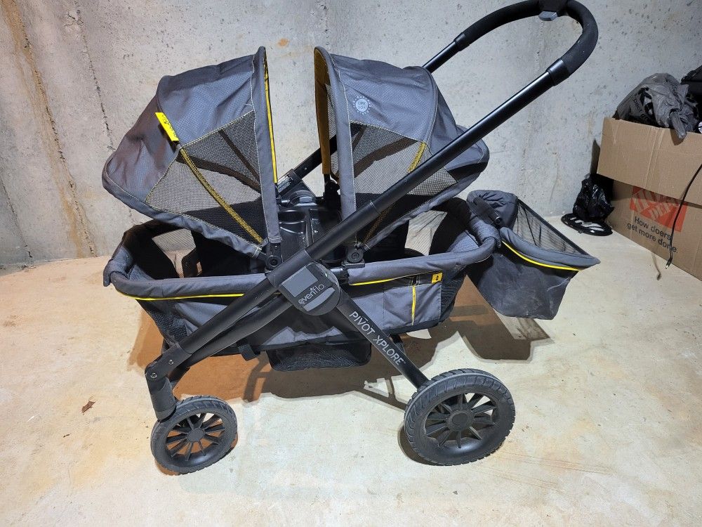 Evenflo Pivot Xplore Wagon 