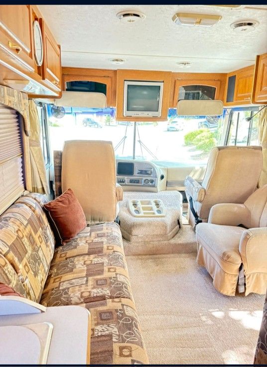 2003 Four Winds Hurricane Rv