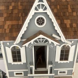 Unique And Dreamy Vintage Dollhouse 