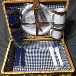 New Vintage Picnic Basket for 4 People