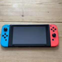 Nintendo switch Bundle - Excellent Condition + Accessories 
