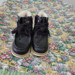 Boys 👦 Boots 👢 Size 6.