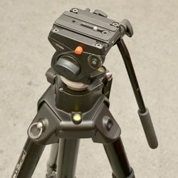 Manfrotto 475B Legs & 701 HDV Head