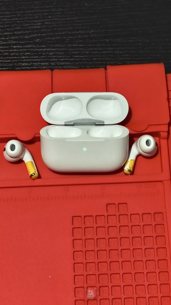 🔥 NEW Apple AirPods Pro 2 USB-C — Sealed & Never Used! Fast Pickup 🔥