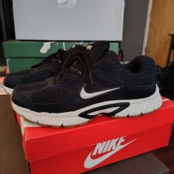 $60 NIKE VR RNR SIZE 10.5