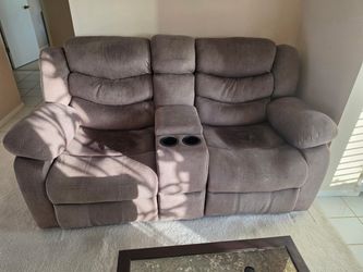 Like new love seat in wonderful condition