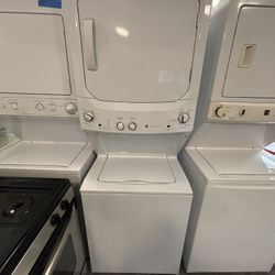 27” White Electric GE Washer And Dryer Stackable Unit In Excellent Condition!