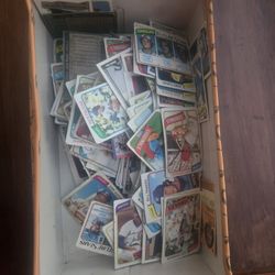 SCORE A HOME RUN 🏃‍♀️ 🙌 with these vintage Baseball And Basketball 🏀⚾️ Cards!!