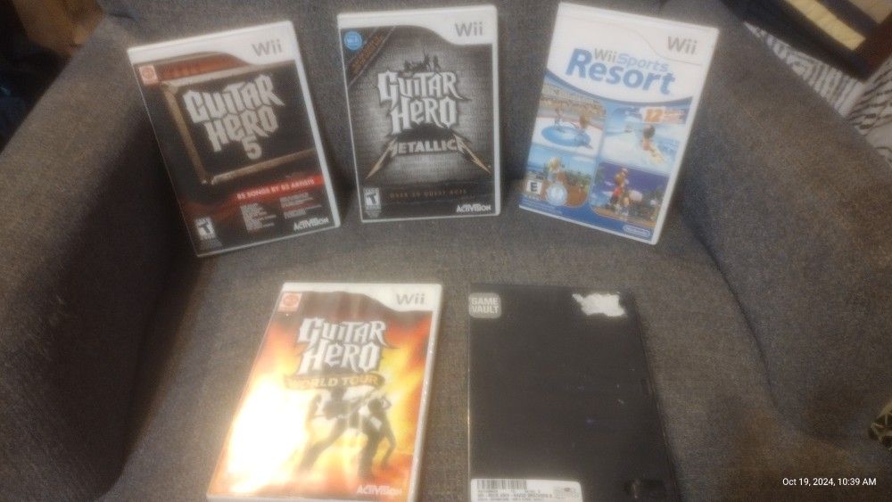 Nintendo WII Console & Guitar Hero Bundle