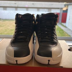 Jordan 12 Size9 (WITH BOX)