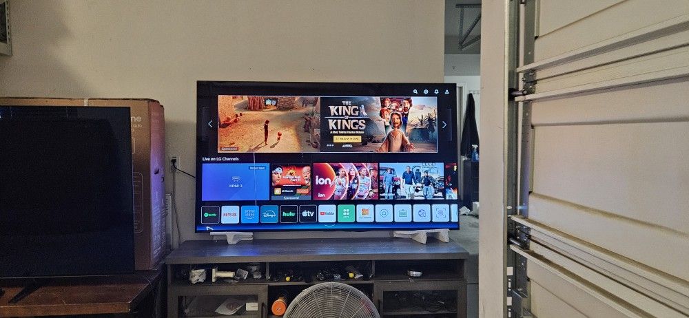 77 Inch OLED LG C1 Smart TV 4K UHD with 120 Hz refresh rate in perfect condition