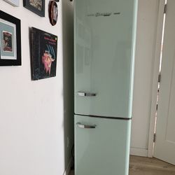 Classic By Unique Retro Fridge
