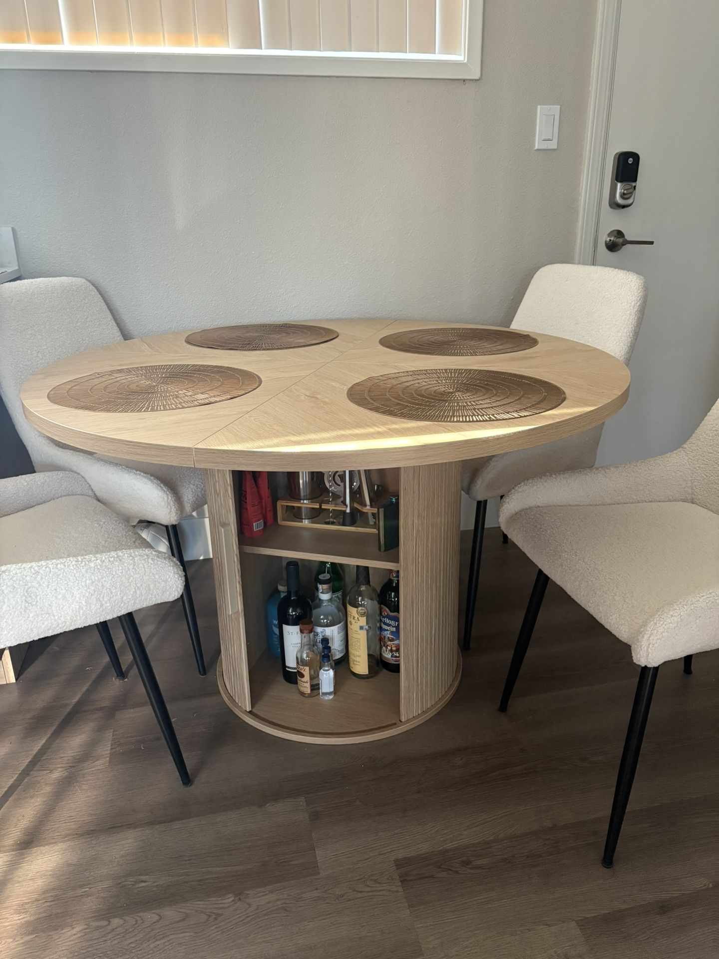 47 In Round Dining Table