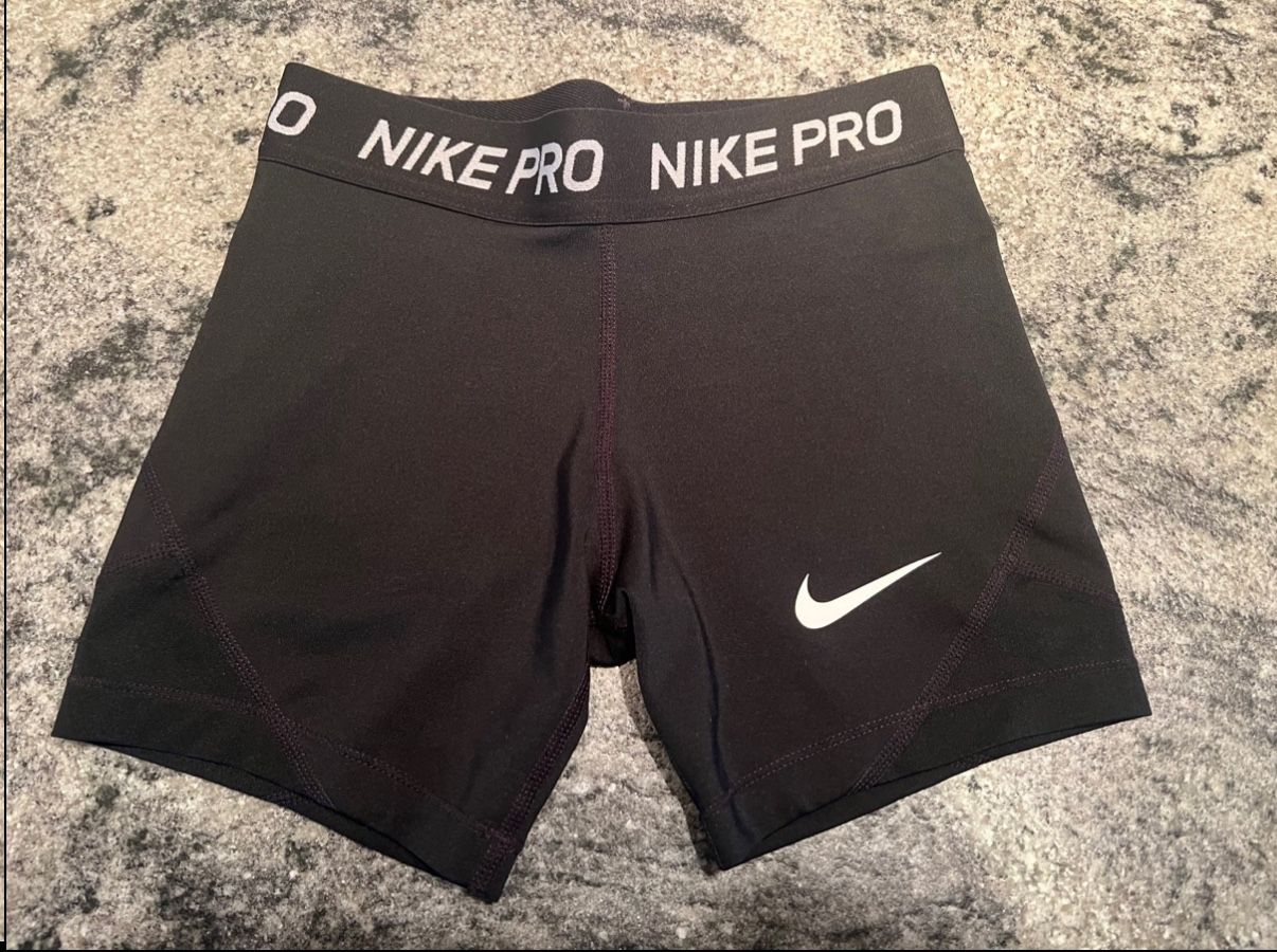 Nike Pro 3” Shorts (kids medium)