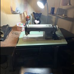 Juki DDL-5550 Industrial Sewing Machine – Great Condition!