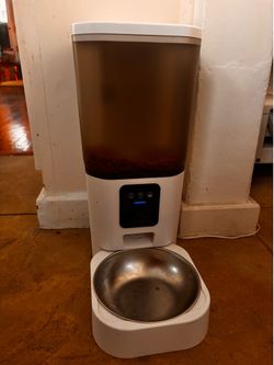 Automatic Pet Feeder with Camera