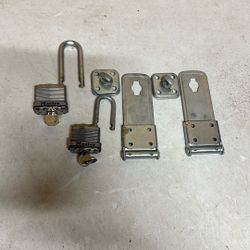 2 Pad Master Locks With Locking Brackets 