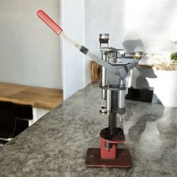MEC 600 Jr. Mark V Reloader Press w/bottles 