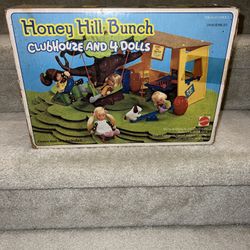 Mattel Honey Hill Bunch Clubhouse & 4 Dolls
