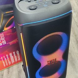 JBL PartyBox 720 speakers, new in box! Got a pair of these for sale. Super powerful sound for any party. Bluetooth V5.4 and IPX4 splashproof r