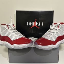AIR JORDAN 11 RETRO  Cherry 🍒 WHITE/VARSITY RED-BLACK BLANC/NOIR/VARSITY ROUGE