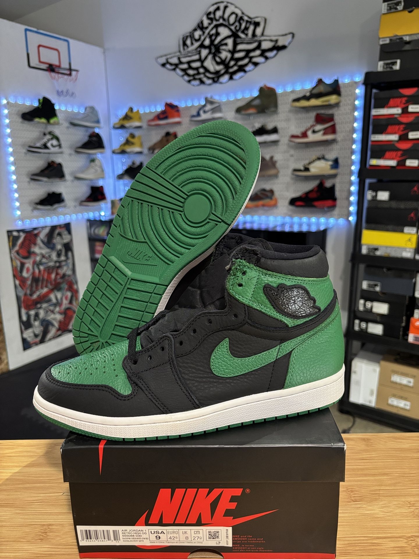 AIR JORDAN 1 RETRO “PINE GREEN” SIZE 9
