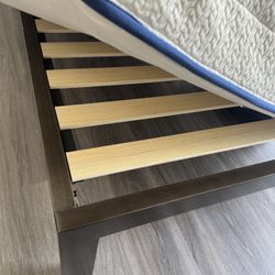 Keetsa bed frame - Queen