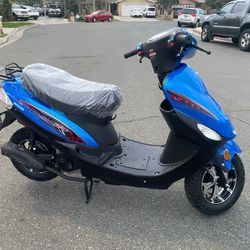BRAND NEW SCOOTER 🛵 SS50 Street legal ✅ Automatic ✅ 4 stroke ✅ 90MPG✅ 50cc✅ USB CHARGING PORT 🔋🔌 Different colors available Black 🖤, blue 💙,