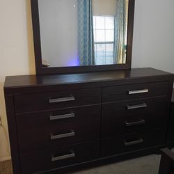  Modern Espresso Bedroom Set – Excellent Condition