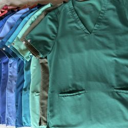 FIGS Casma Three-Pocket Scrub Tops