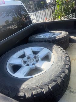 Nissan rims tires