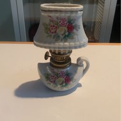 VINTAGE PORCELAIN OIL LAMP WITH SHADE GENIE ALADDIN STYLE 6”Tall