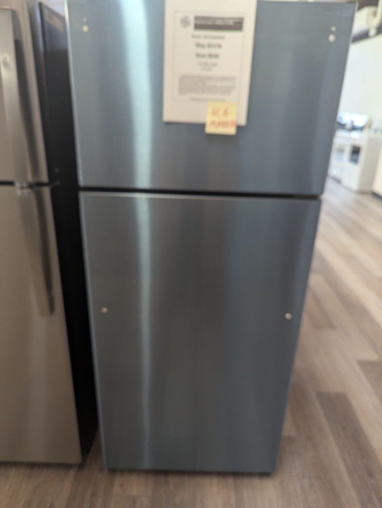 GE 17.5 Cu.Ft. Top Freezer Refridgerator W / Ice Maker. 1 Year Warranty. Financing, 48 Hr Delivery
